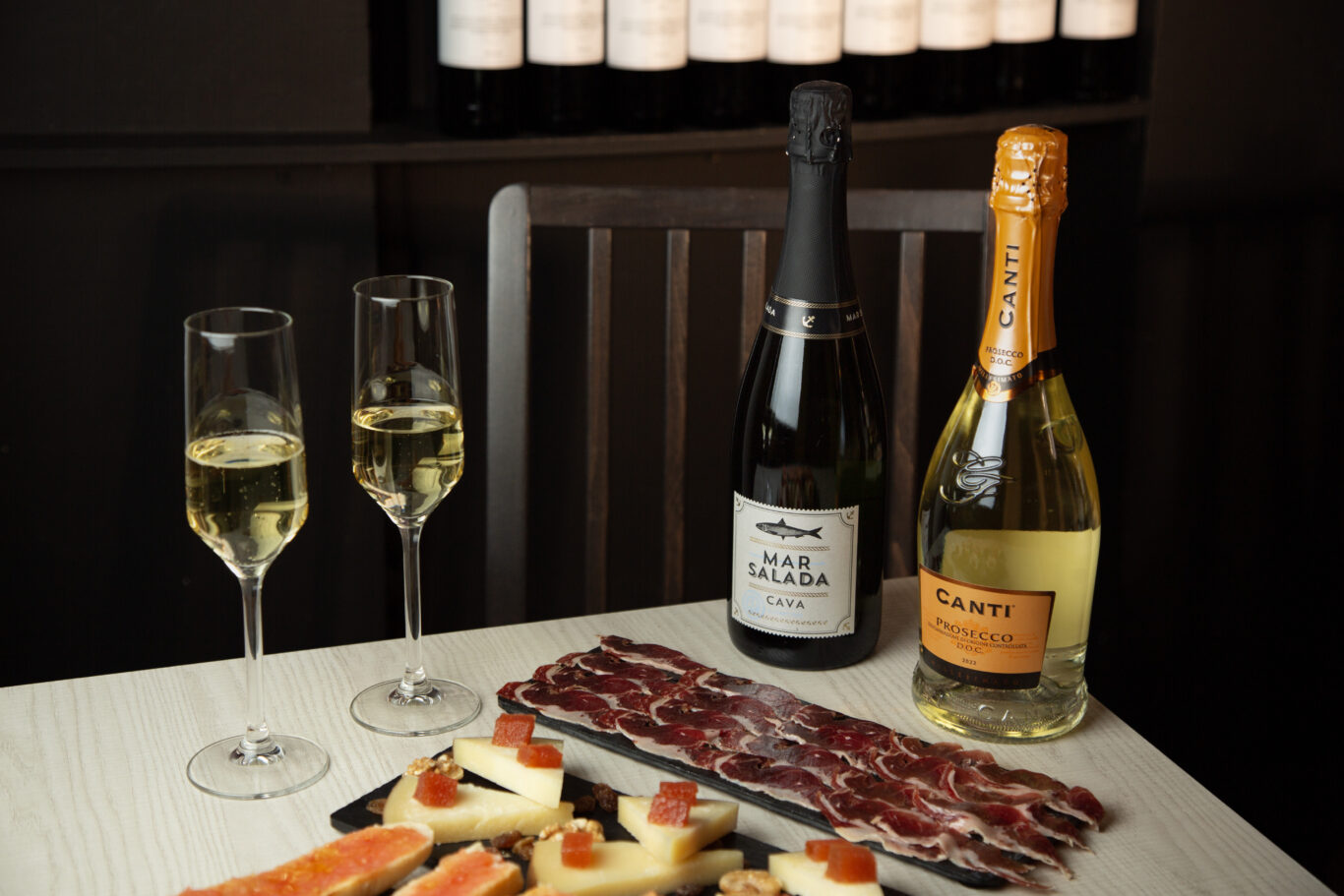 "Perfect wine pairing at MICU MAKU: cava Mar Salada, prosecco Canti, Spanish tapas, Iberian ham, and cheese in Barcelona."